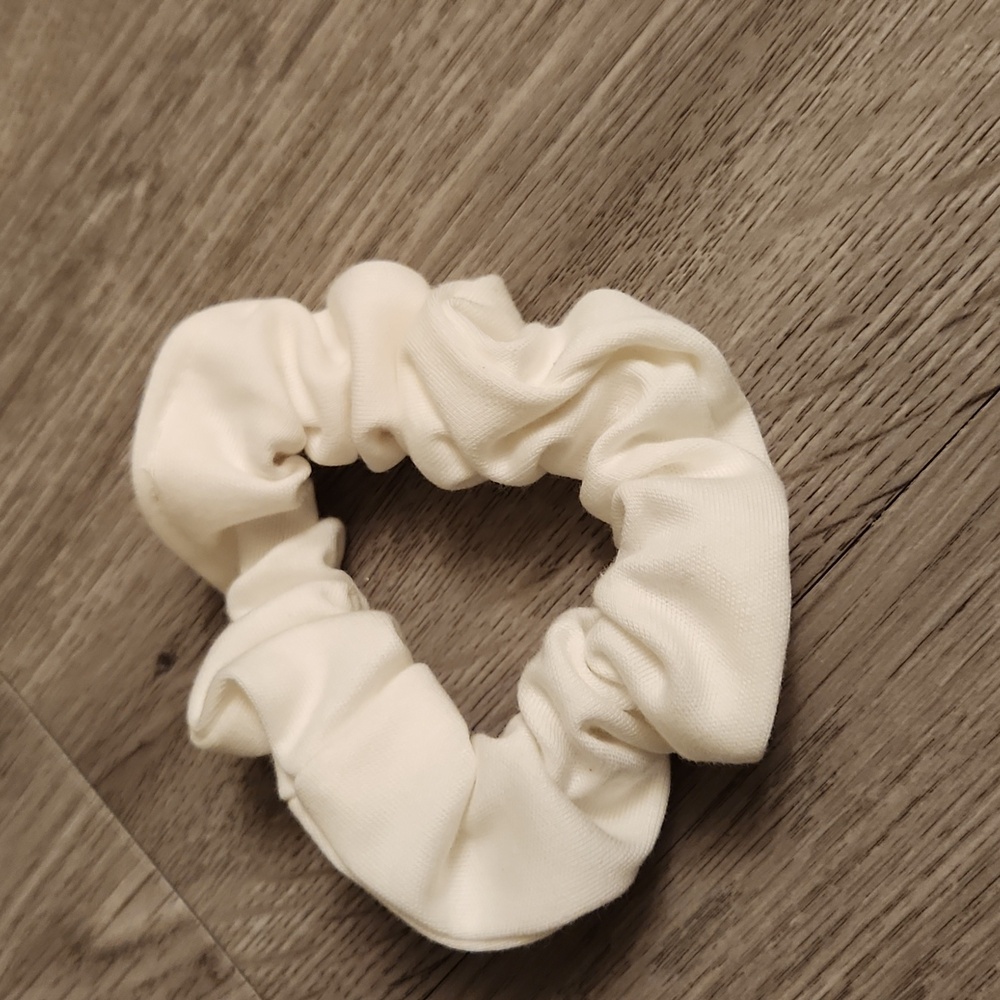 🐻 New Hair Scrunchie